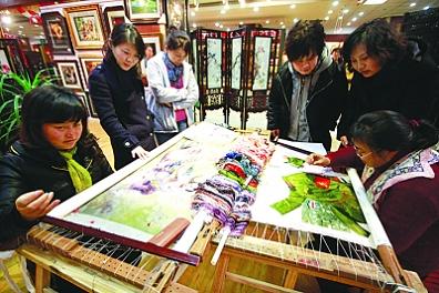 繡娘表演，鎮(zhèn)湖刺繡，天堂繡現(xiàn)場